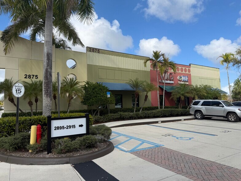 2875 Jupiter Park Dr, Jupiter, FL à vendre - Photo du bâtiment - Image 3 de 30