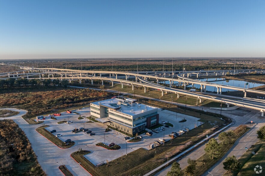 29404 Northwest Fwy, Cypress, TX à louer - Photo du bâtiment - Image 2 de 3