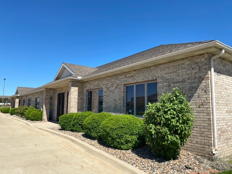 1014 Ekstam Dr, Bloomington, IL à louer - Photo du bâtiment - Image 2 de 22