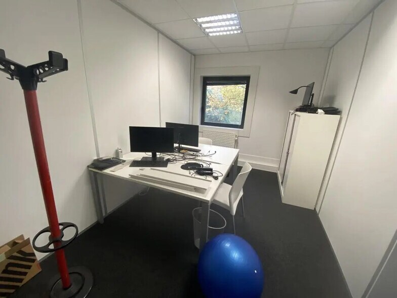 Office in Rennes for lease - Interior Photo - Image 3 of 5