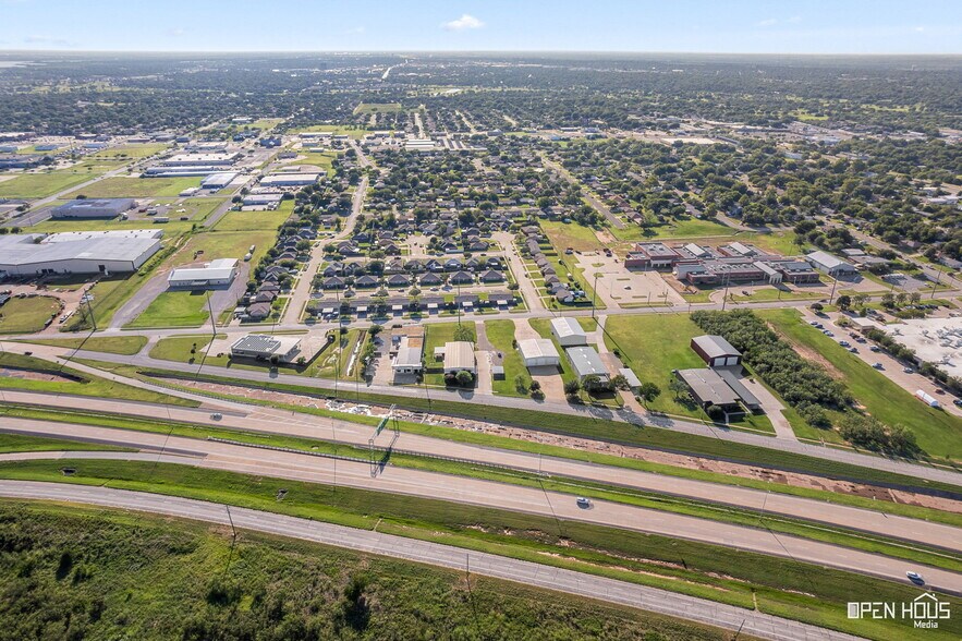 4200 Henry S Grace Fwy, Wichita Falls, TX à louer - Photo du bâtiment - Image 2 de 58