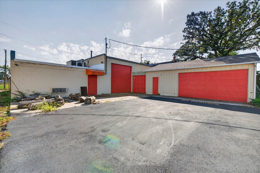 8708 N 28th Ave, Omaha, NE à vendre - Photo du bâtiment - Image 2 de 28