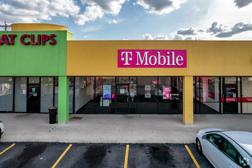 13909 Nacogdoches Rd, San Antonio, TX à louer - Photo du bâtiment - Image 3 de 27