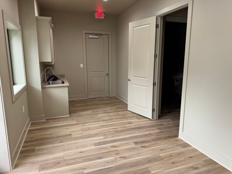 4230 S Major Dr, Beaumont, TX à louer - Photo du bâtiment - Image 3 de 18