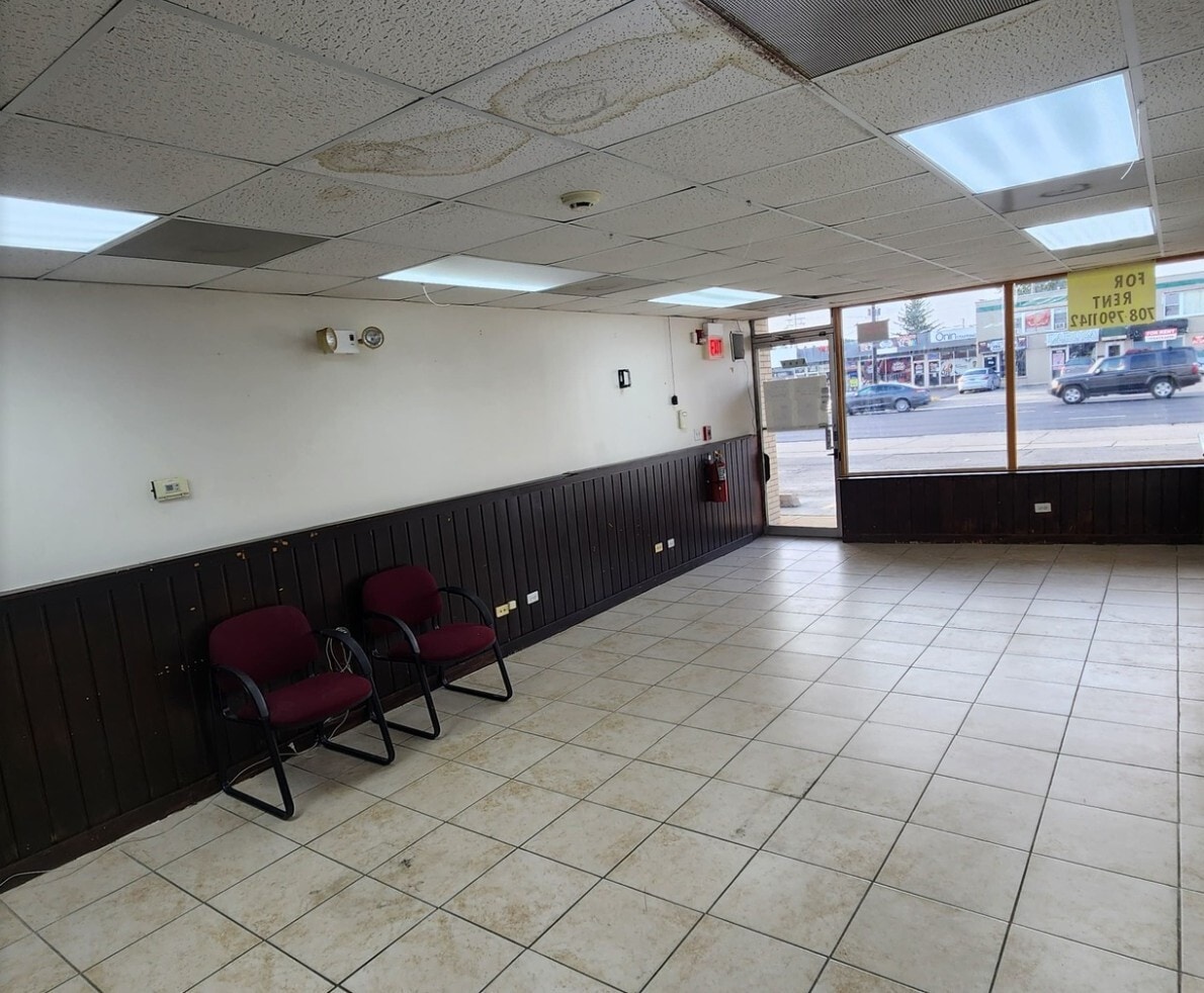 5612-5618 W 79th St, Burbank, IL for lease Interior Photo- Image 1 of 2