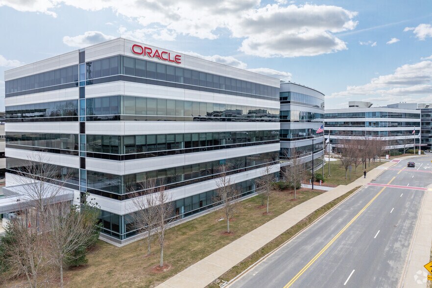 6 Van De Graaff Dr, Burlington, MA for lease - Building Photo - Image 2 of 6