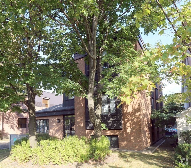 300 Sheppard Ave W, Toronto, ON à louer - Photo du bâtiment - Image 3 de 4