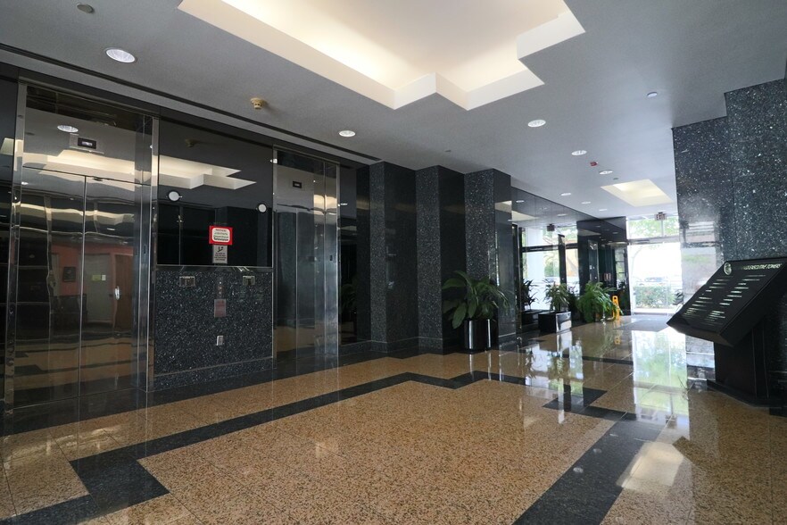 210 N University Dr, Coral Springs, FL à louer - Photo intérieure - Image 3 de 42