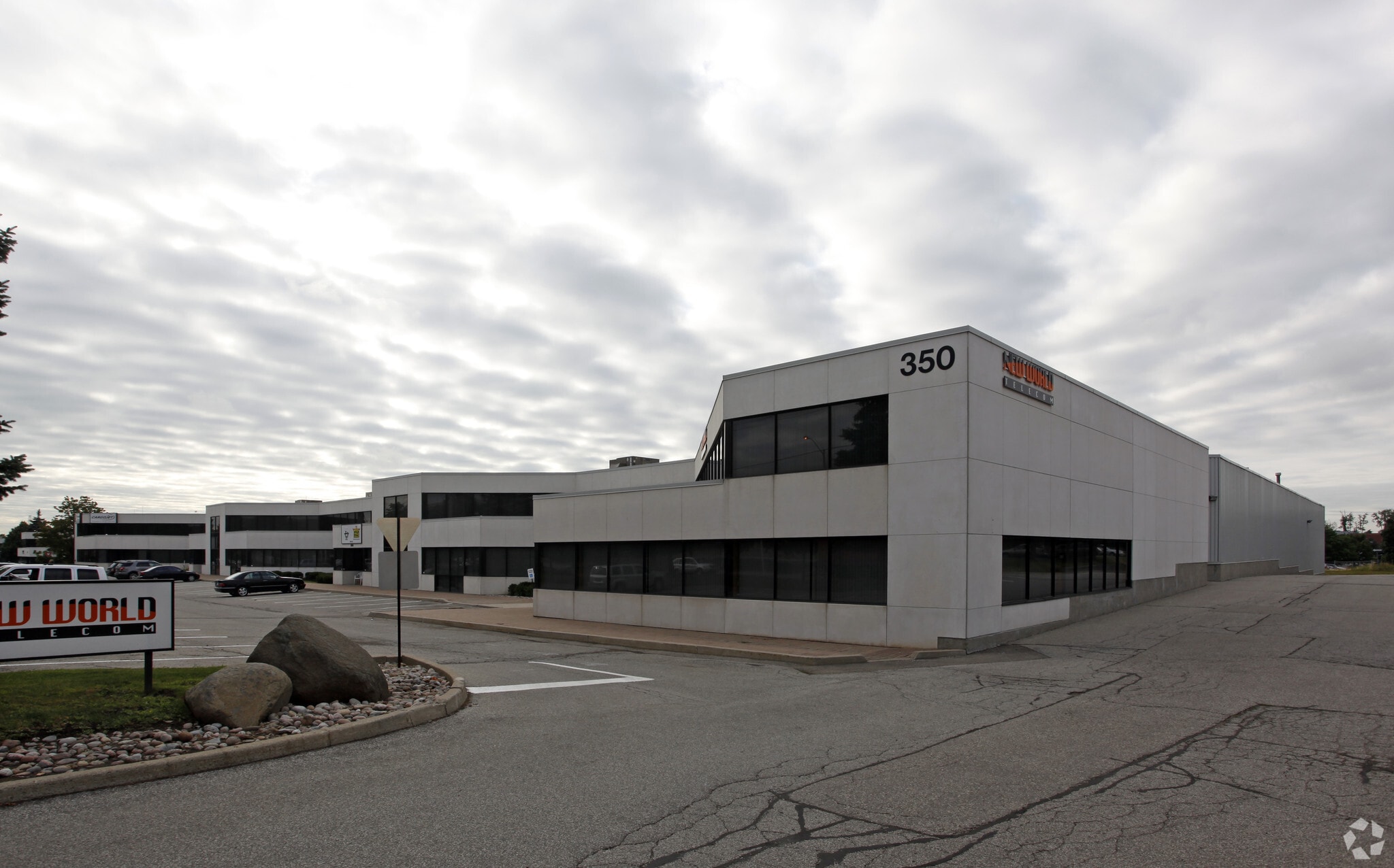 350 Britannia Rd E, Mississauga, ON for lease Primary Photo- Image 1 of 3