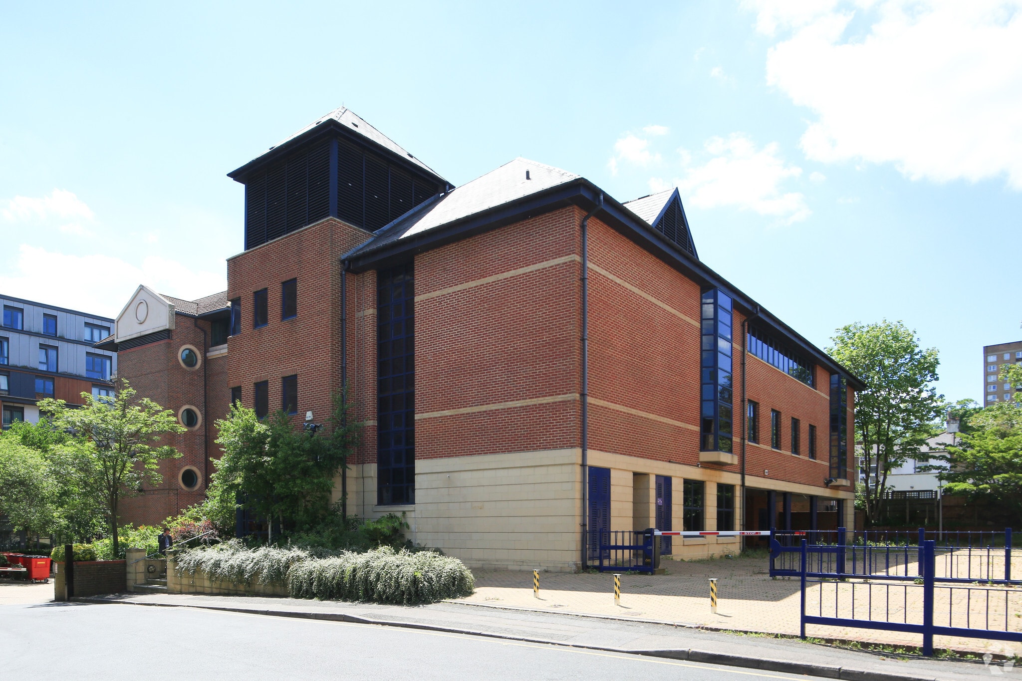 Clarendon Rd, Redhill à louer Photo principale- Image 1 de 8