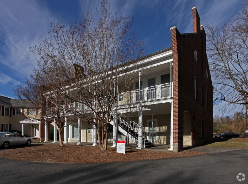 5107 Monroe Rd, Charlotte, NC for lease - Building Photo - Image 3 of 4