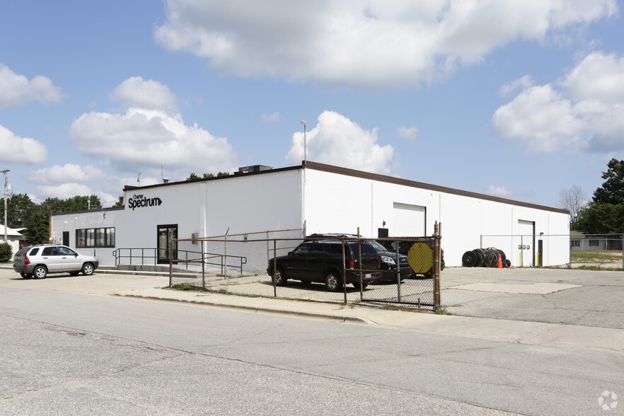 1100 Maple St, Big Rapids, MI for lease - Building Photo - Image 2 of 6