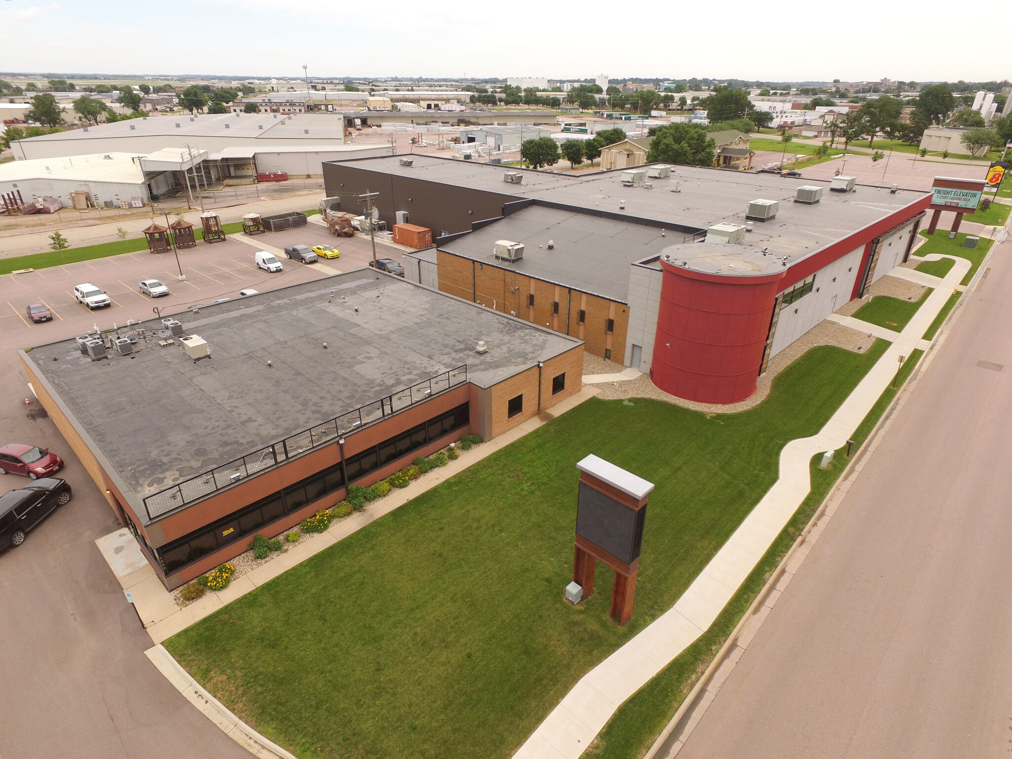 1600-1700 W Russell St, Sioux Falls, SD for lease Building Photo- Image 1 of 11