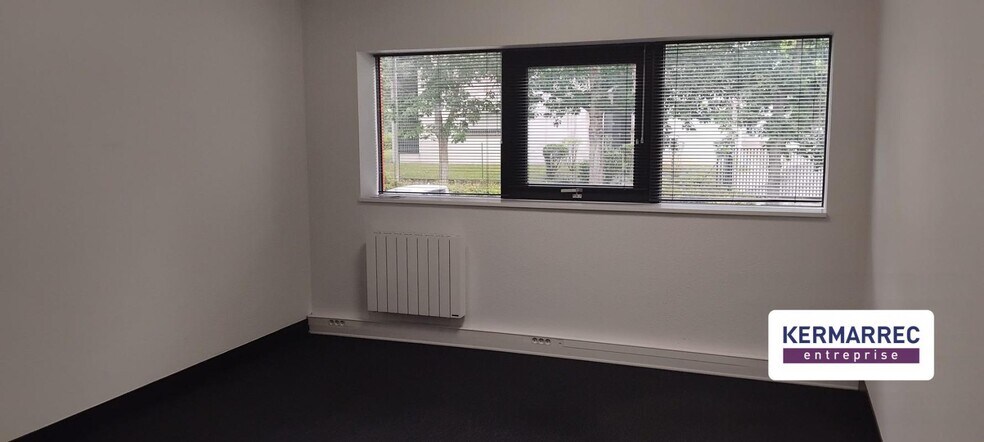 Office in Saint-Grégoire for lease - Interior Photo - Image 2 of 3