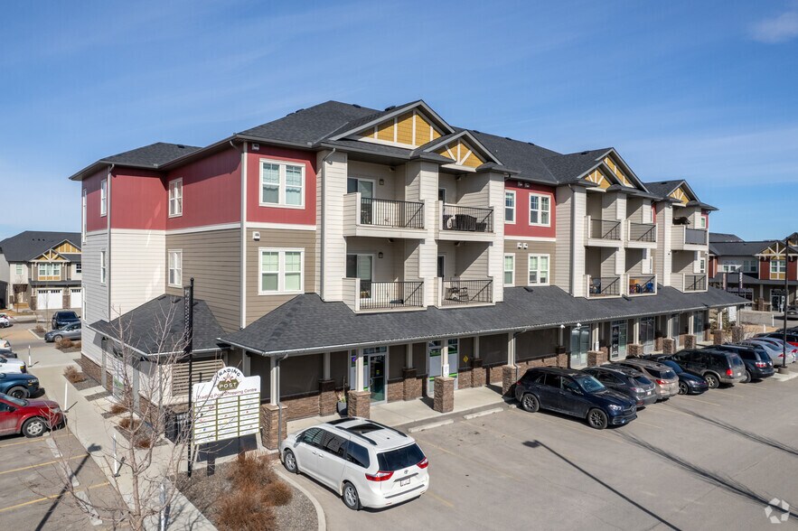 101 Sunset Dr, Cochrane, AB à vendre - Photo du bâtiment - Image 3 de 10