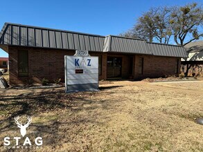 1720 Westminster St, Denton, TX for lease Building Photo- Image 2 of 9