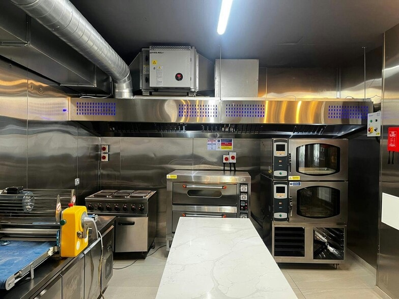 643 High Rd, London for lease - Building Photo - Image 3 of 14