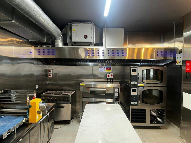 643 High Rd, Londres à louer - Photo du bâtiment - Image 3 de 14