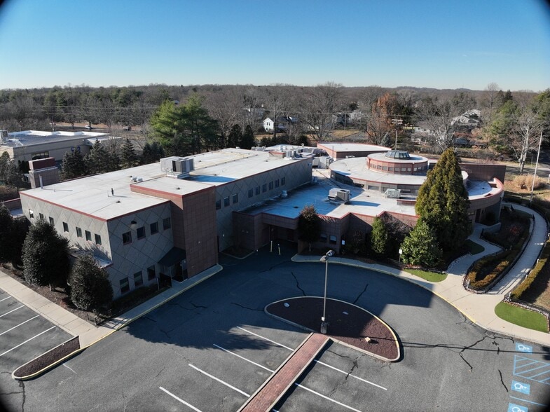 197 Hance Ave, Tinton Falls, NJ à vendre - Matterport Community - Image 3 de 30