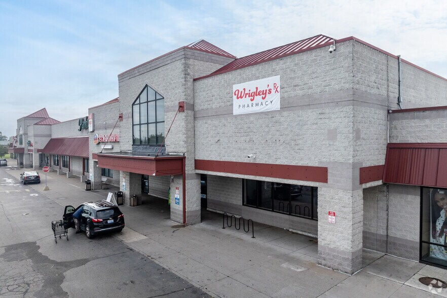 11250 E Jefferson Ave, Detroit, MI à louer - Photo du bâtiment - Image 2 de 7