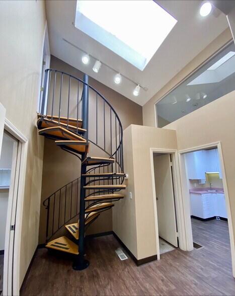 333 NW 3rd Ave, Canby, OR à louer - Photo du bâtiment - Image 3 de 5