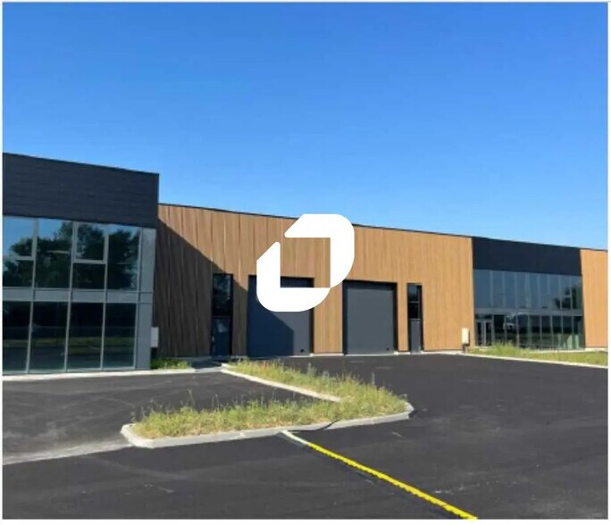 317 Rue Du Vauzel, Ambérieux à louer - Photo du bâtiment - Image 3 de 7