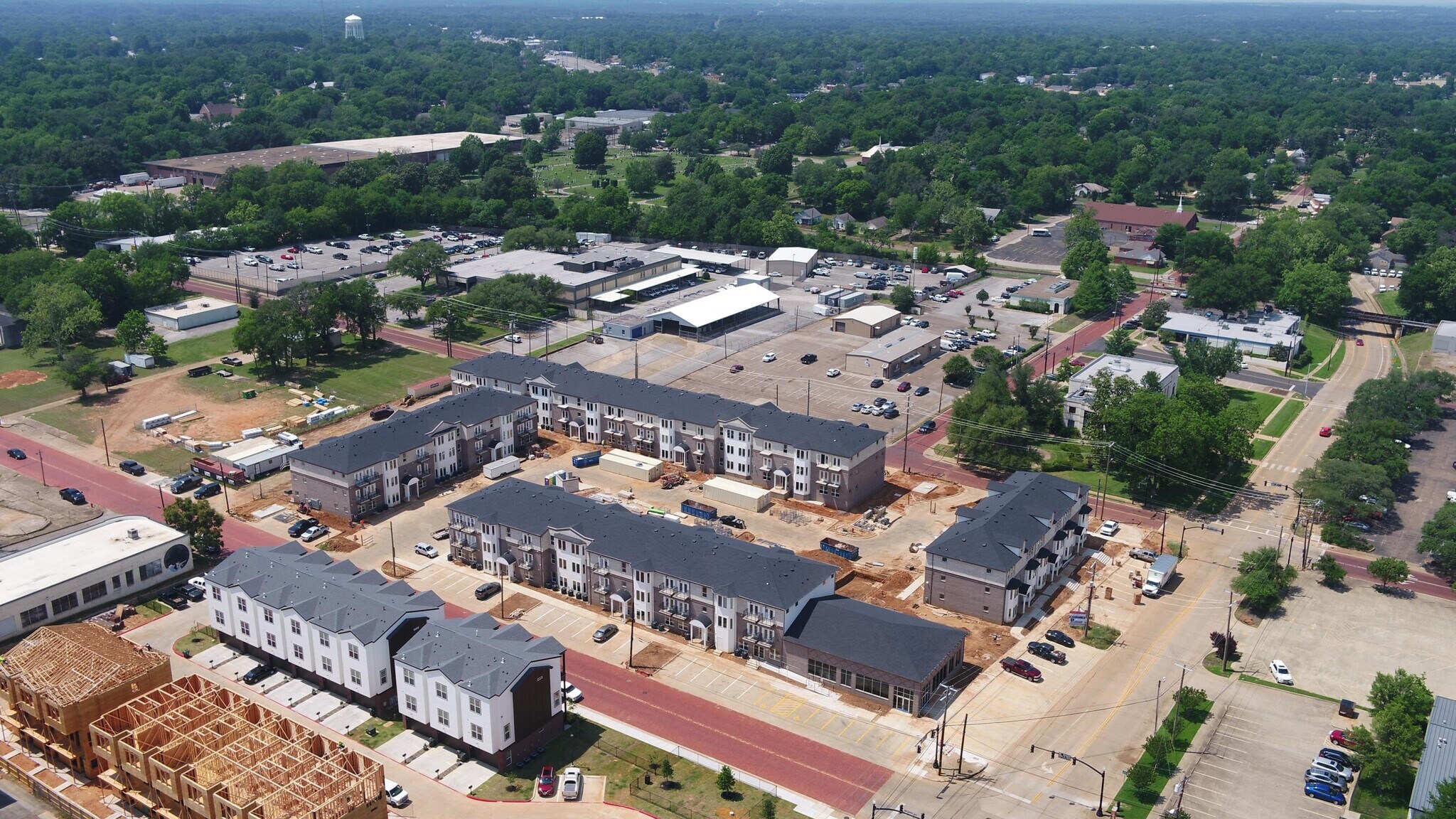 525 W Erwin St, Tyler, TX à louer Photo du bâtiment- Image 1 de 18