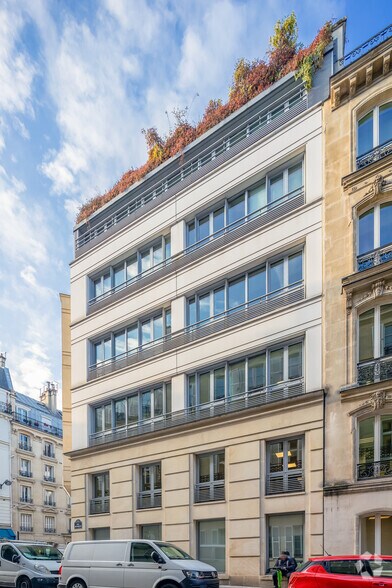 2 Rue Lamennais, Paris à louer - Photo du bâtiment - Image 2 de 4