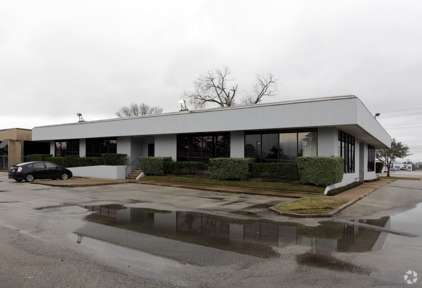 6915 Antoine Dr, Houston, TX for lease - Building Photo - Image 2 of 2