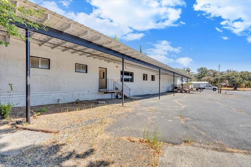 16928 Crestview Dr, Sonora, CA for lease - Building Photo - Image 2 of 13