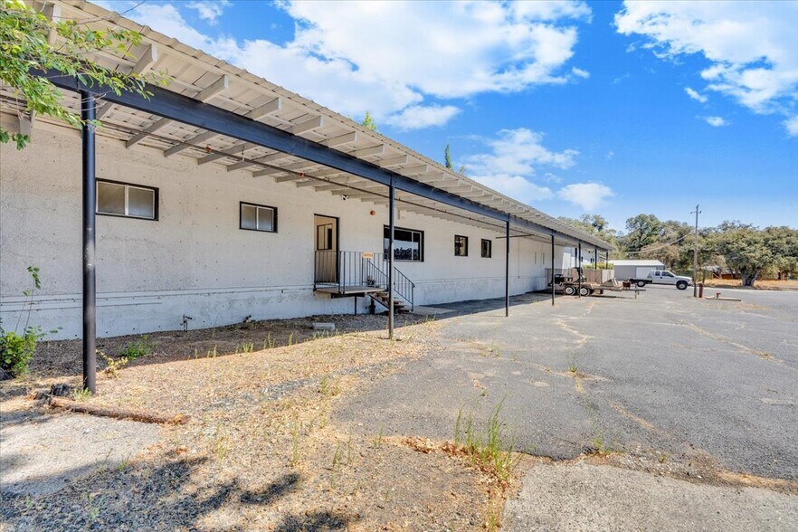 16928 Crestview Dr, Sonora, CA à louer - Photo du bâtiment - Image 2 de 13