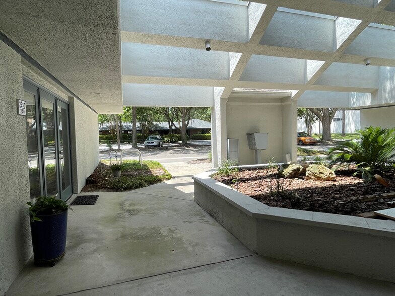 2837 NW 41st St, Gainesville, FL à vendre - Photo du bâtiment - Image 3 de 14