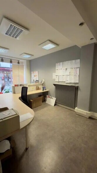 112 Rue Du Chemin Vert, Paris for lease - Interior Photo - Image 2 of 6