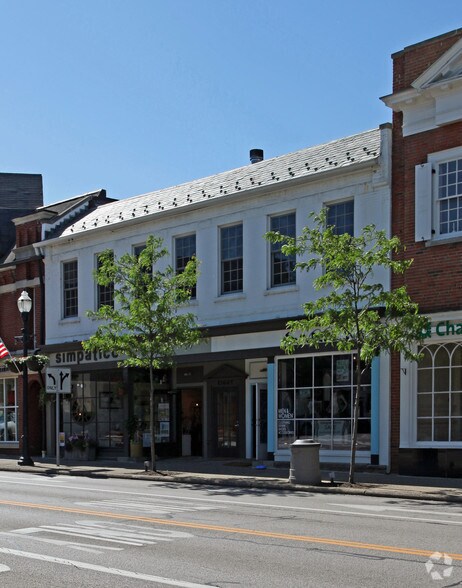 8 E Washington St, Chagrin Falls, OH for lease - Building Photo - Image 2 of 3