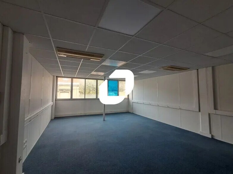 Office in Bordeaux for lease - Interior Photo - Image 3 of 9