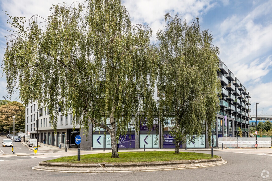 411-415 Wick Ln, London for lease - Building Photo - Image 3 of 114