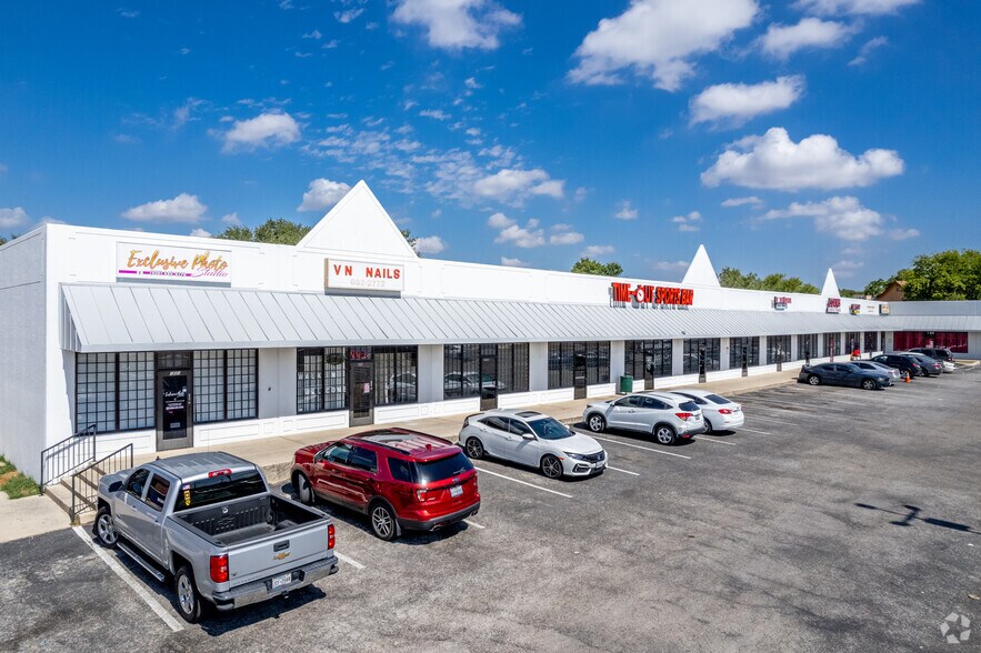 8021 FM 78, San Antonio, TX à louer - Photo du bâtiment - Image 1 de 4