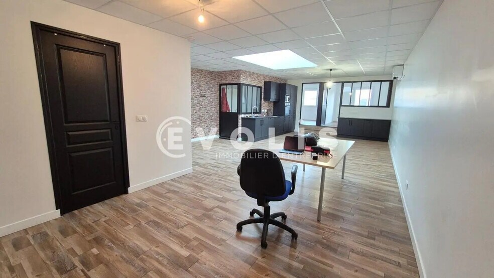 Flex in Saint-Soupplets for lease - Interior Photo - Image 3 of 9