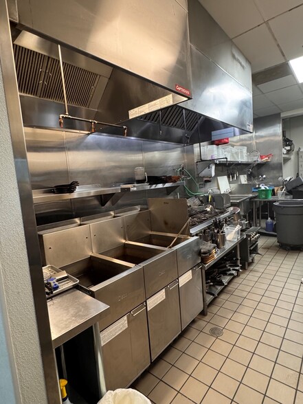 7862 Warner Ave, Huntington Beach, CA for lease - Building Photo - Image 1 of 10