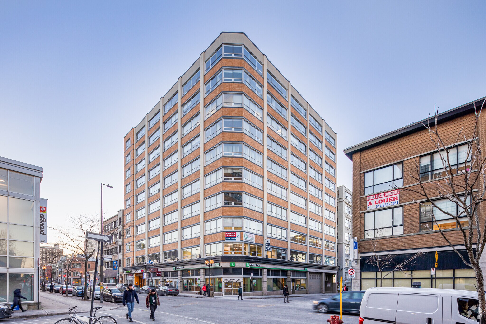 51-69 Av du Mont-Royal O, Montréal, QC à louer Photo principale- Image 1 de 17