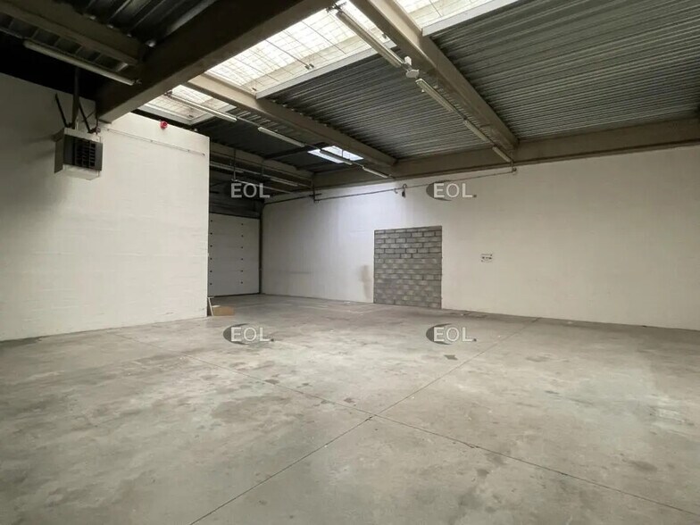 Flex in Chambly for lease - Building Photo - Image 3 of 6