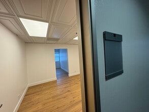 15928 Ventura Blvd, Encino, CA for lease Building Photo- Image 2 of 4