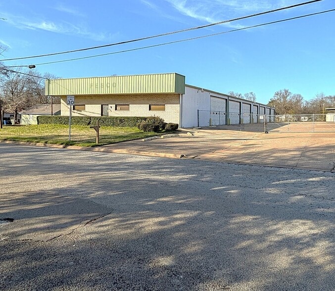 206 Beall St, Kilgore, TX for sale - Building Photo - Image 1 of 17