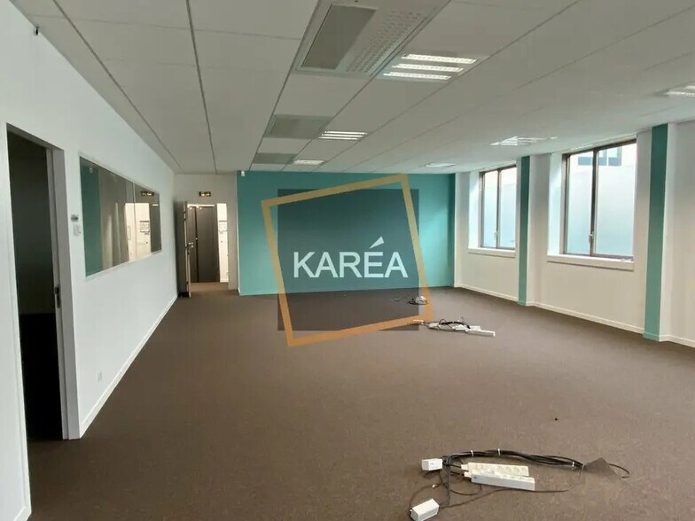 Office in Montévrain for lease - Interior Photo - Image 2 of 5