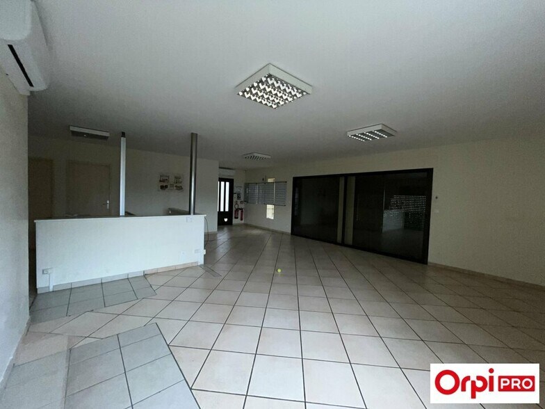 Office in SAINT-SYMPHORIEN-D'OZON for lease - Building Photo - Image 2 of 21