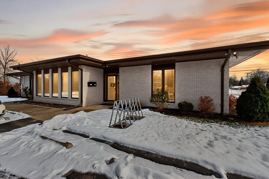 3409 N Holland Sylvania Rd, Toledo, OH à louer - Photo du bâtiment - Image 1 de 16