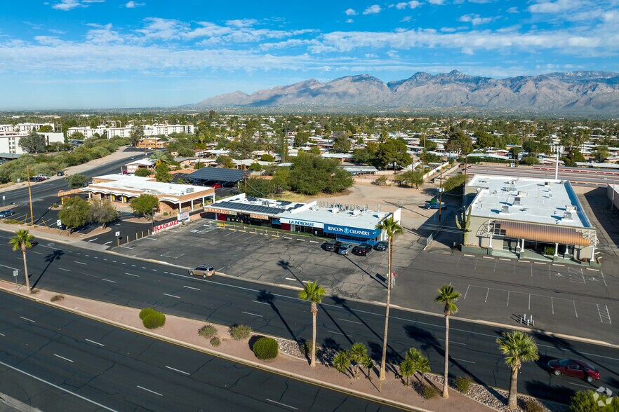 8321 E Broadway Blvd, Tucson, AZ à louer - Aérien - Image 2 de 5