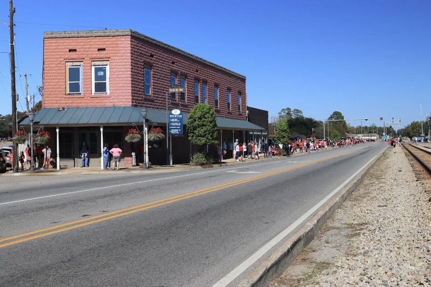 204-208 Belleville Ave, Brewton, AL for sale - Building Photo - Image 1 of 29