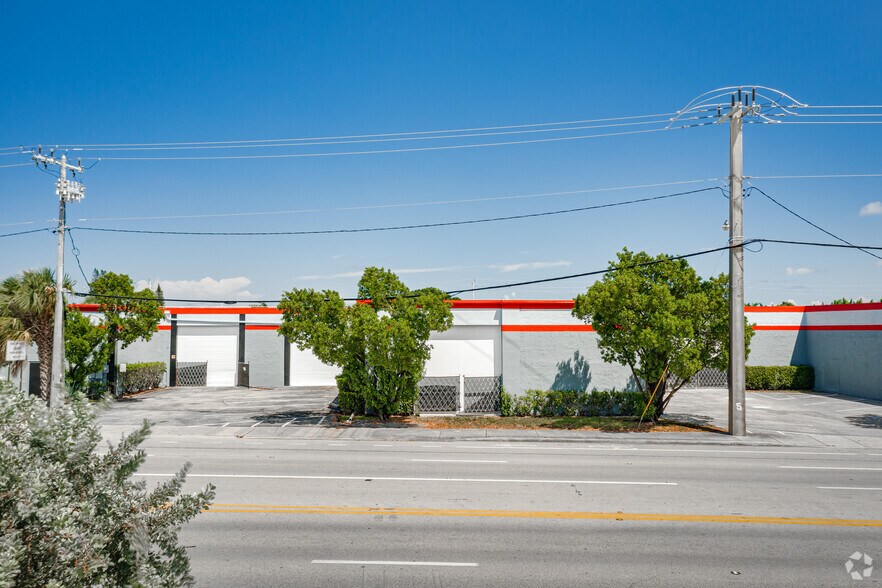 1610-1614 S Dixie Hwy, Pompano Beach, FL à louer - Photo du bâtiment - Image 3 de 12