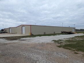 704 Frank St, Hewitt, TX for lease Building Photo- Image 1 of 1